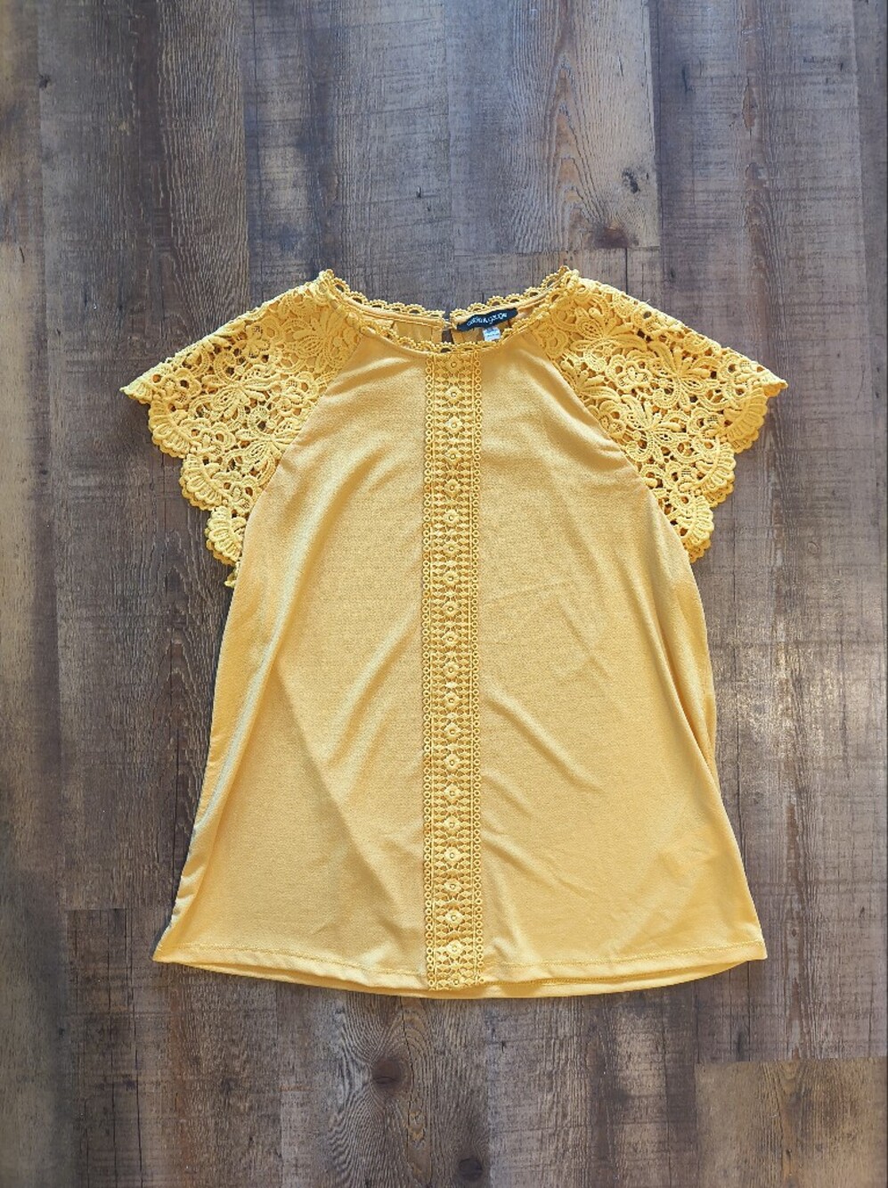 Cable & Gauge Bright Yellow Lace Short Sleeved Blouse w/ Button Upper Backside